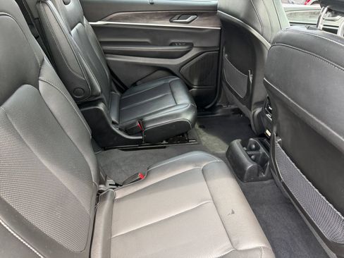 Used 2023 Jeep Grand Cherokee L Limited w/ Luxury Tech Group II AWD/4WD image 11