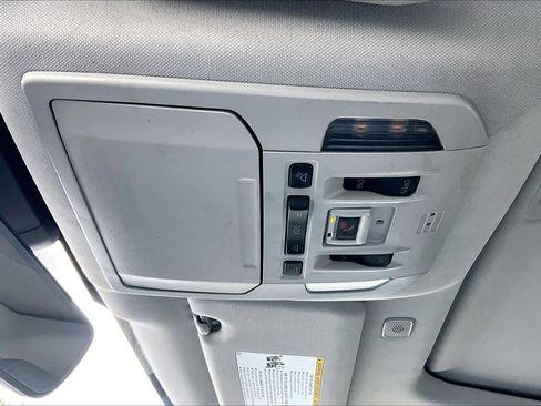 Used 2023 Toyota Highlander XLE FWD image 32