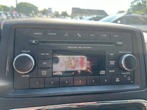 Used 2013 Dodge Grand Caravan SE FWD image 17