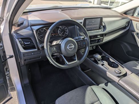 Used 2022 Nissan Rogue SV image 16