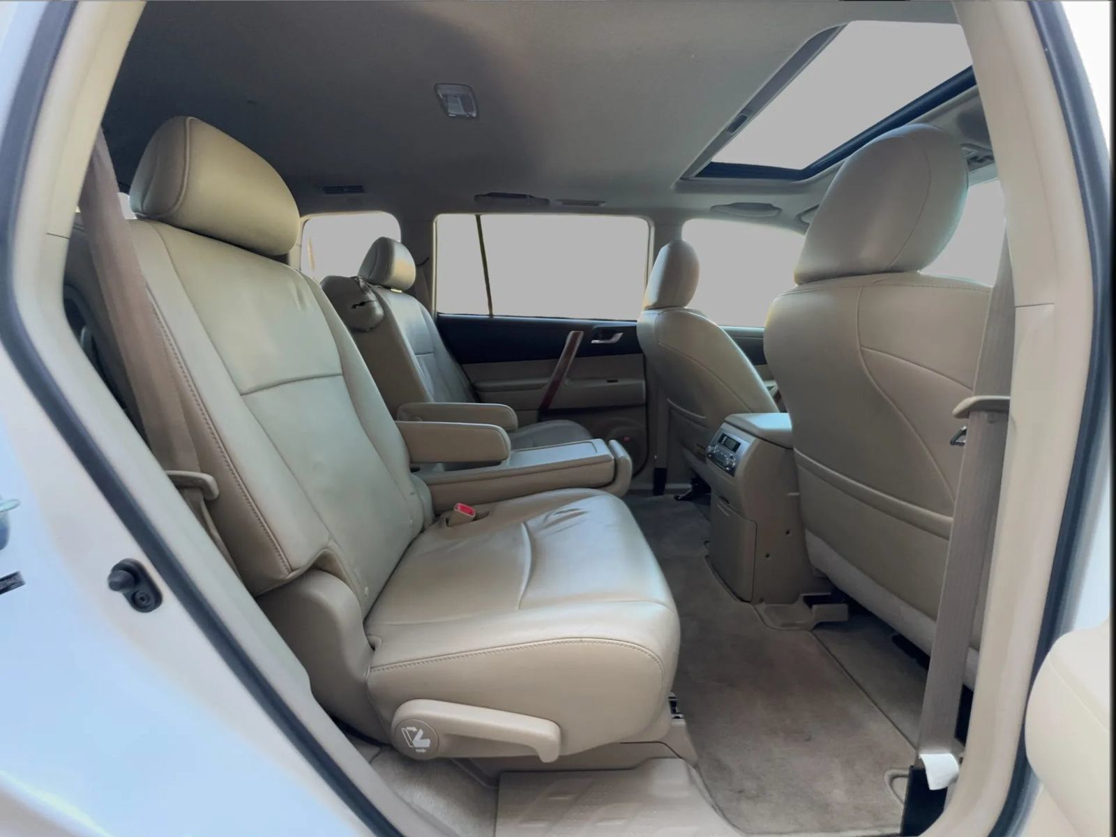 Used 2010 Toyota Highlander Limited w/ Extra Value Pkg 8 FWD image 36