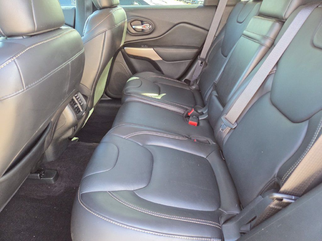 Used 2017 Jeep Cherokee Limited w/ Technology Group FWD image 23