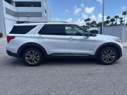 Used 2021 Ford Explorer Limited AWD/4WD image 2