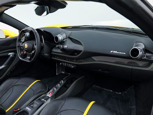 Certified 2022 Ferrari F8 Tributo RWD image 29