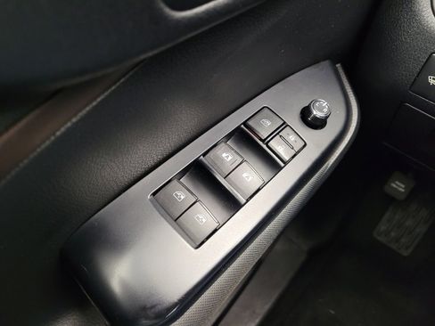 Used 2018 Toyota Highlander LE image 27