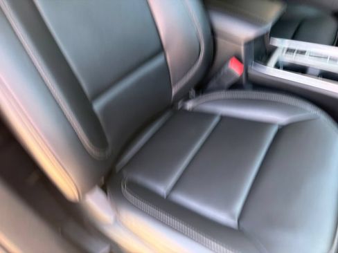 Used 2024 Ford Explorer XLT w/ Equipment Group 202A RWD image 8