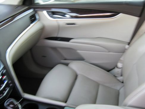 Used 2016 Cadillac XTS Premium image 23