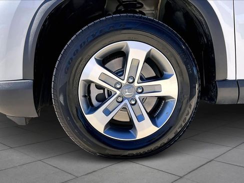 Used 2025 Honda Pilot EX-L image 10