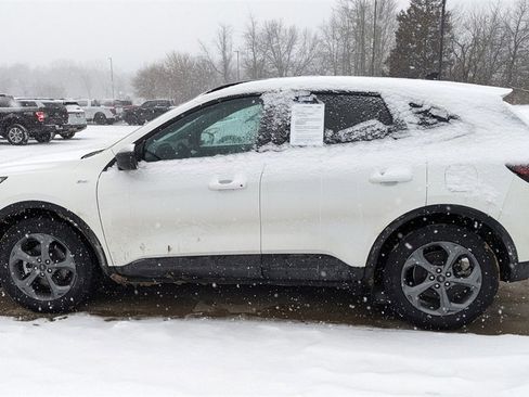 Used 2025 Ford Escape ST-Line w/ Equipment Group 301A image 5