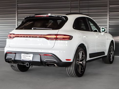 Certified 2025 Porsche Macan image 10