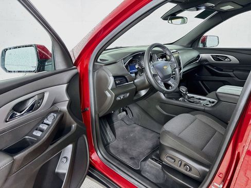 Used 2023 Chevrolet Traverse LT AWD/4WD image 3