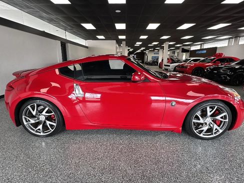Used 2016 Nissan 370Z Coupe RWD image 6