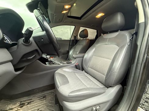 Used 2017 Kia Niro EX image 11