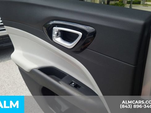 Used 2025 Jeep Compass Limited AWD/4WD image 23