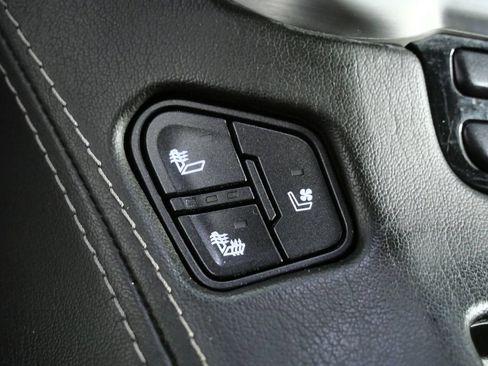 Used 2017 GMC Yukon XL SLT AWD/4WD image 26