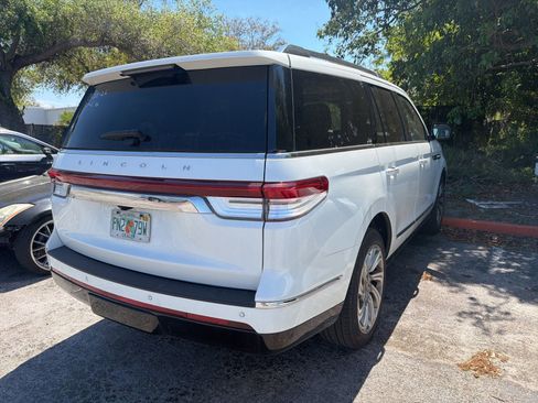 Used 2023 Lincoln Navigator Reserve image 14