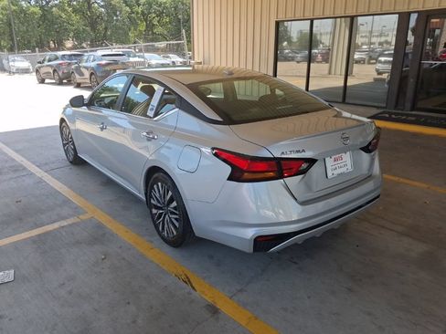 Used 2025 Nissan Altima 2.5 SV FWD image 8