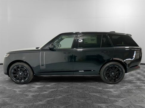 New 2025 Land Rover Range Rover Long Wheelbase SE image 2