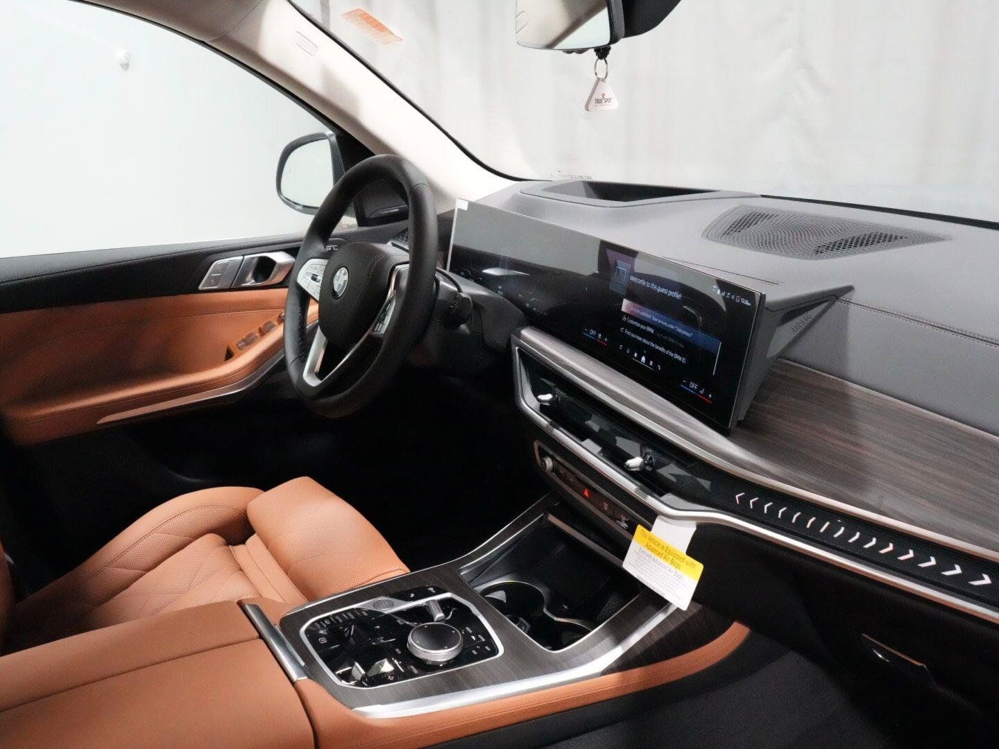 Used 2027 BMW X7 xDrive40i w/ Premium Package AWD/4WD image 6