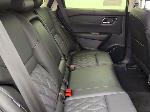 Used 2025 Nissan Rogue Platinum w/ Platinum Premium Package image 23