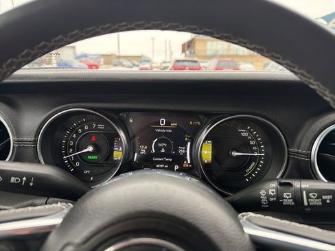 Used 2023 Jeep Wrangler Unlimited Sahara image 19