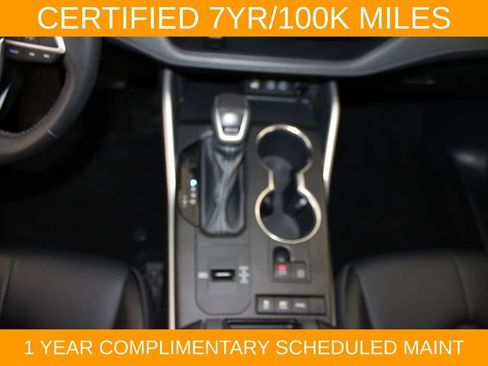 Used 2022 Toyota Highlander XLE AWD/4WD image 28