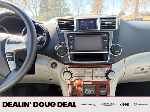 Used 2013 Toyota Highlander Limited AWD/4WD image 26