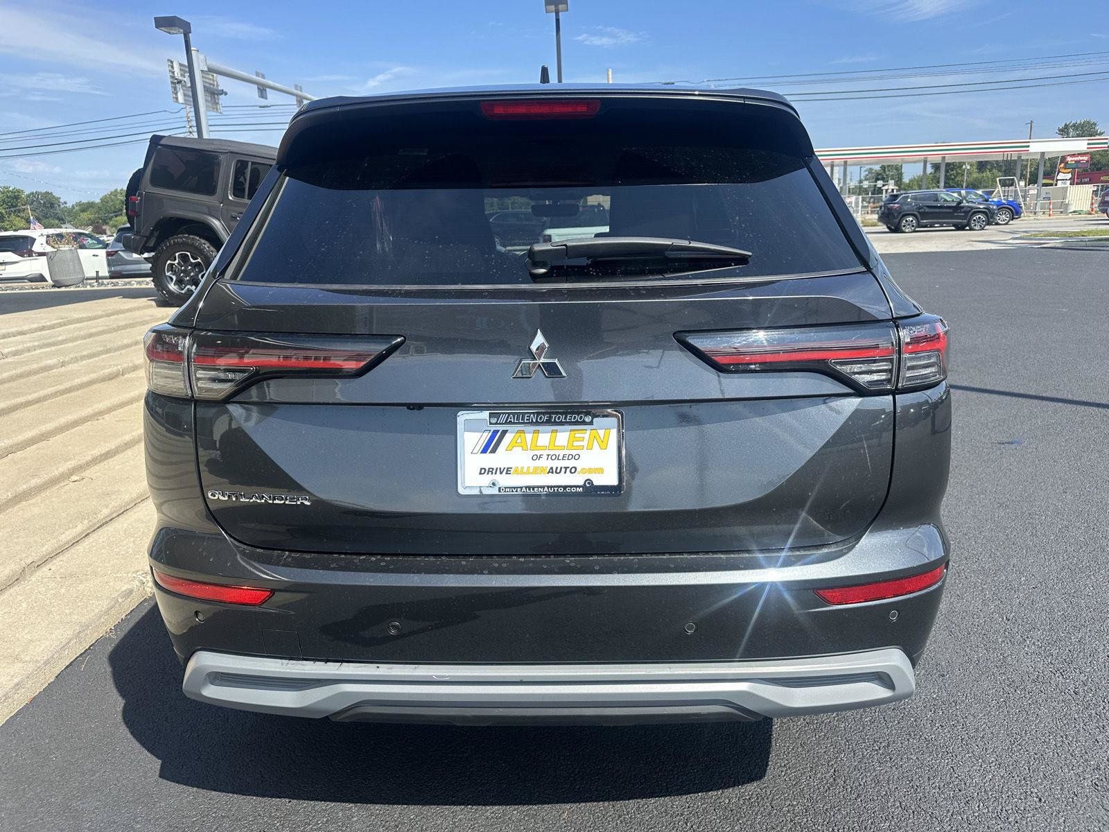 Used 2025 Mitsubishi Outlander SE FWD image 9