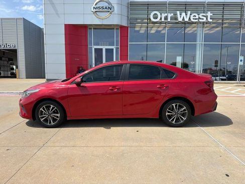 Used 2024 Kia Forte LXS w/ LXS Technology Package FWD image 2