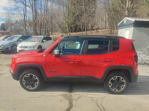 Used 2017 Jeep Renegade Trailhawk w/ Popular Equipment Group AWD/4WD image 3