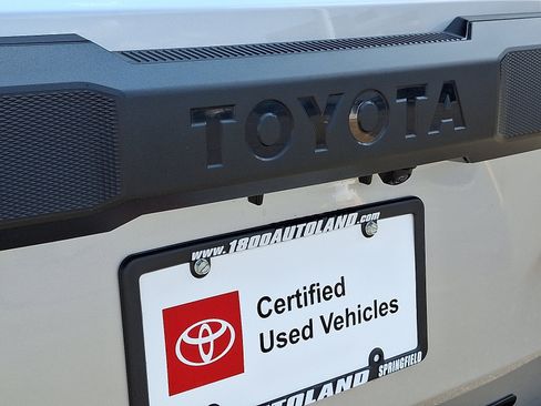 Used 2025 Toyota 4Runner SR5 AWD/4WD image 29