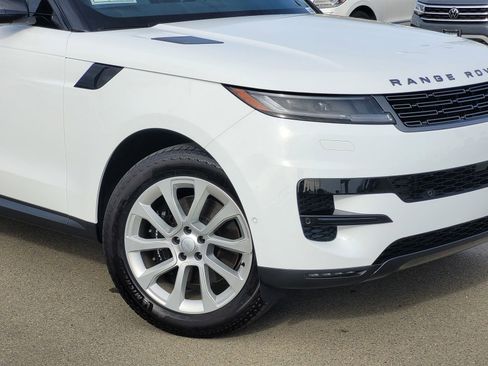 Used 2024 Land Rover Range Rover Sport SE image 3