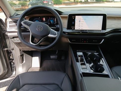 New 2025 Volkswagen Atlas SE image 13