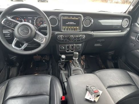 Used 2023 Jeep Wrangler Sahara image 18