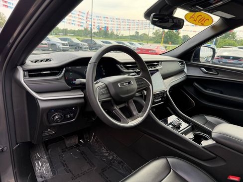 Used 2024 Jeep Grand Cherokee Limited 4xe AWD/4WD image 13
