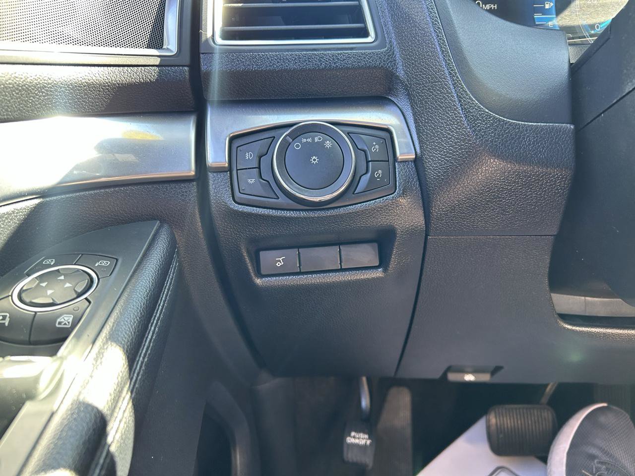 Used 2018 Ford Explorer Limited AWD/4WD image 29