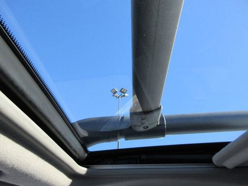 Used 2008 Nissan Frontier LE w/ Leather Pkg image 31