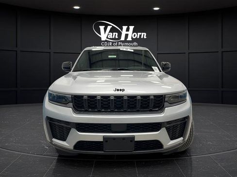 New 2026 Jeep Grand Cherokee Altitude image 8