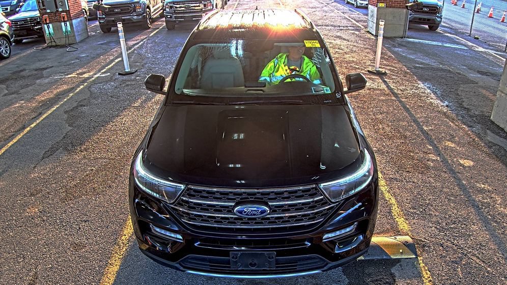 Used 2023 Ford Explorer XLT w/ Equipment Group 202A AWD/4WD image 2