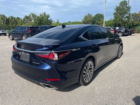 Used 2022 Lexus ES 350 Ultra Luxury w/ Accessory Package 2 FWD image 2