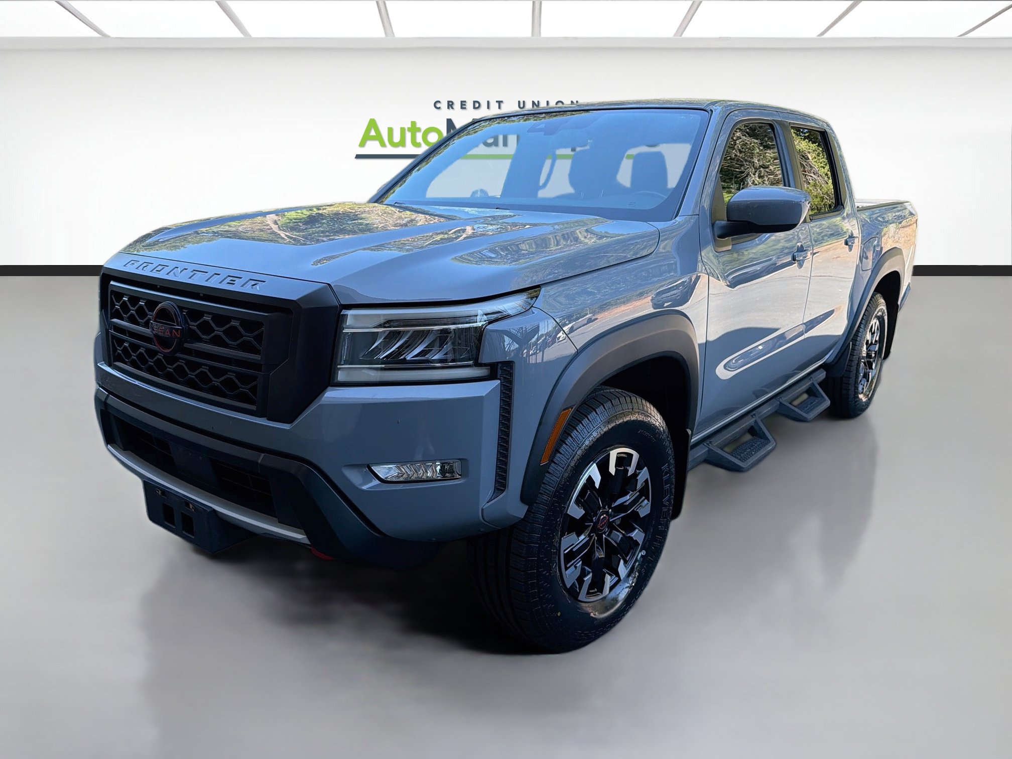 Used 2022 Nissan Frontier PRO-4X w/ Technology Package AWD/4WD image 3