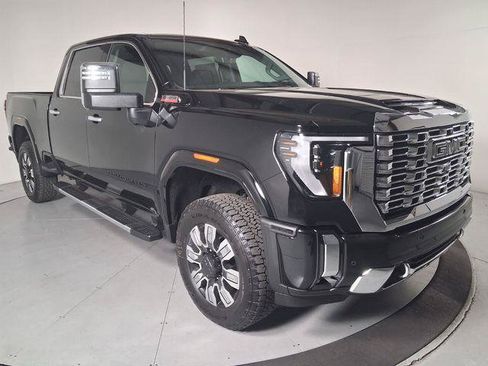 New 2026 GMC Sierra 2500 Denali w/ Denali Reserve Package AWD/4WD image 2