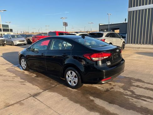 Used 2017 Kia Forte LX w/ LX Popular Package image 2