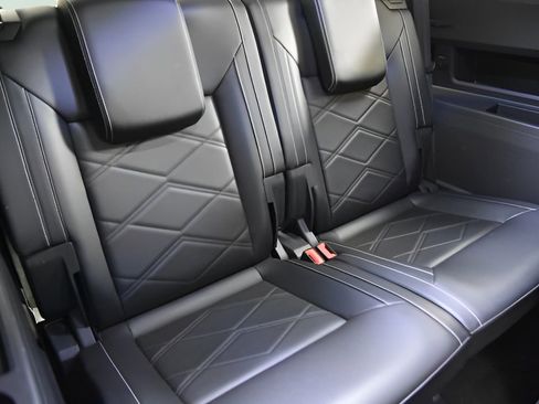 Used 2024 Volkswagen Atlas SE image 36