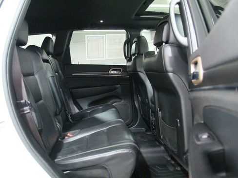 Used 2017 Jeep Grand Cherokee Limited AWD/4WD image 24