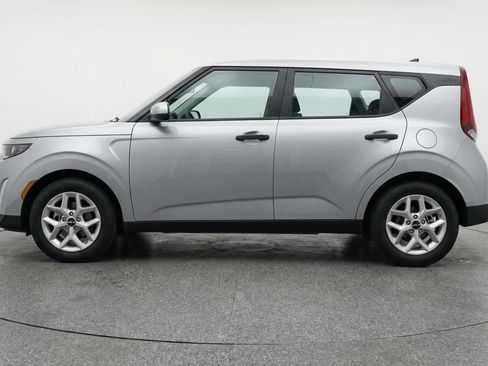 Used 2025 Kia Soul LX w/ LX Technology Package image 5
