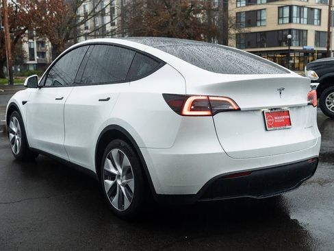 Used 2020 Tesla Model Y Long Range image 4