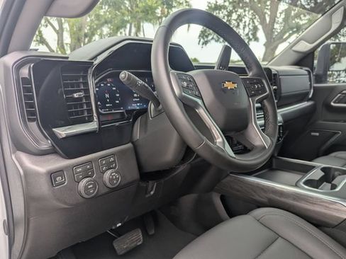 Used 2026 Chevrolet Silverado 2500 LTZ w/ LTZ Convenience Package AWD/4WD image 12