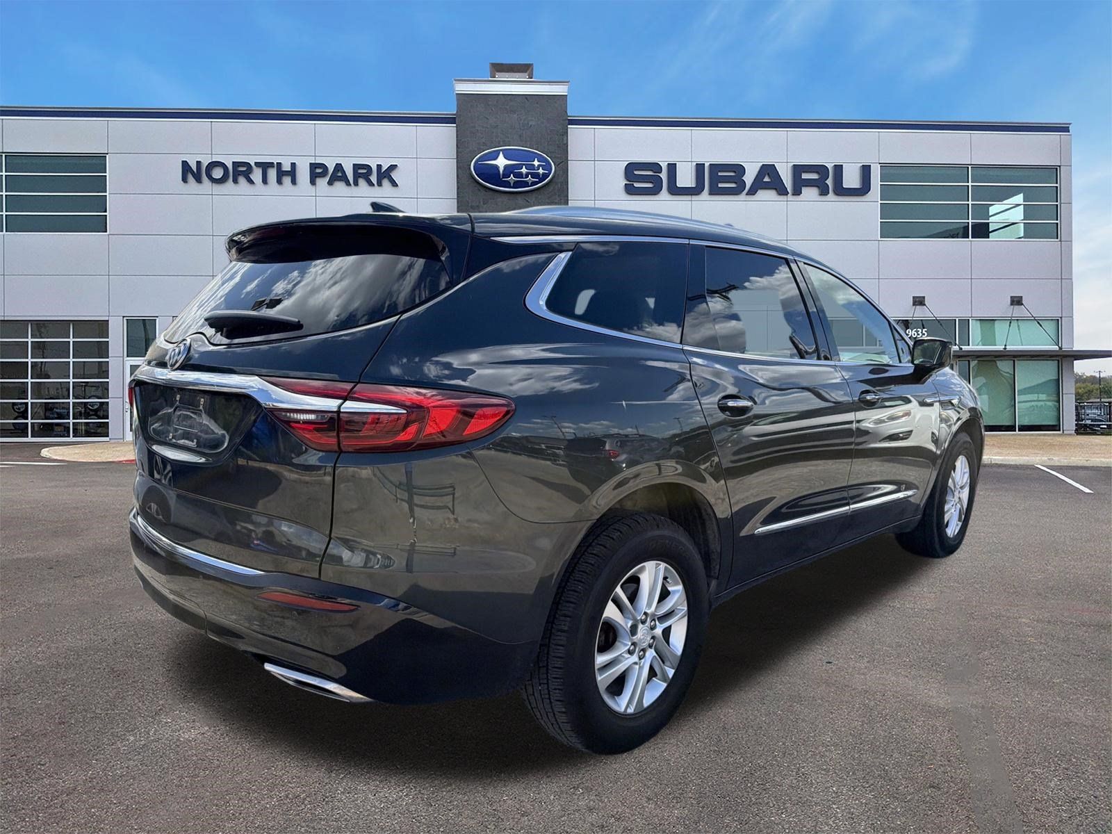 Used 2019 Buick Enclave Essence FWD image 3