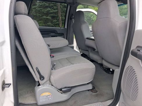 Used 2005 Ford Excursion XLT AWD/4WD image 25